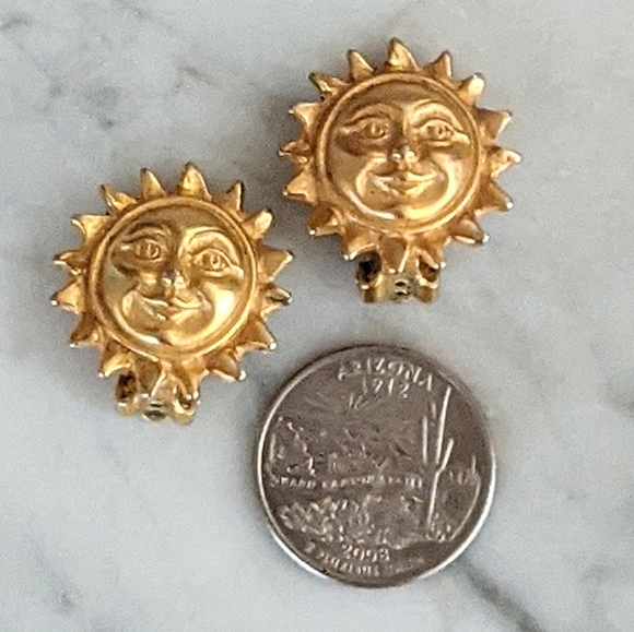 Vintage Gold Toned Sun Clip-On Earrings - Picture 7 of 8